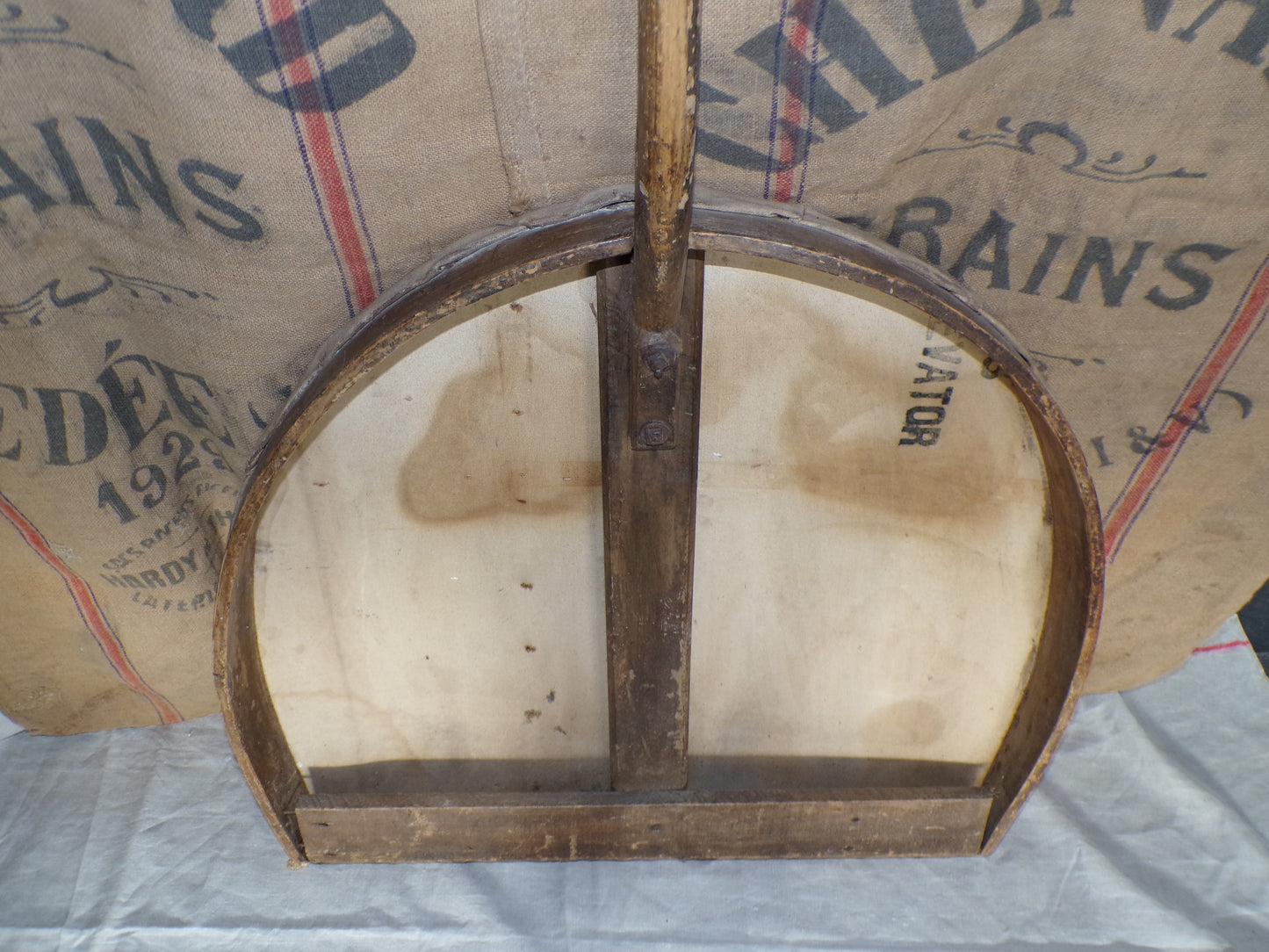 Antique hop scuppet