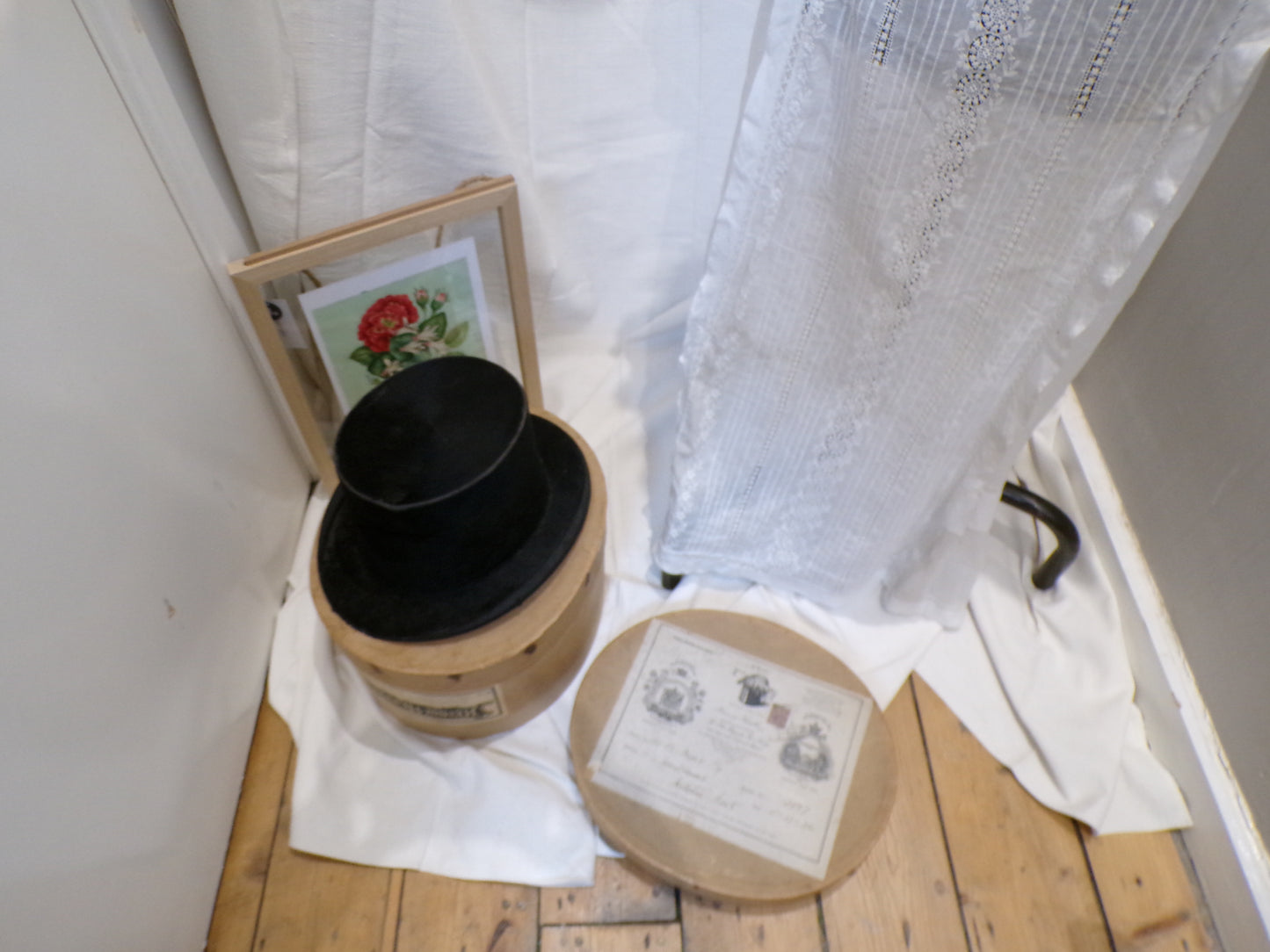 Silk Victorian top hat with box (sold separately)