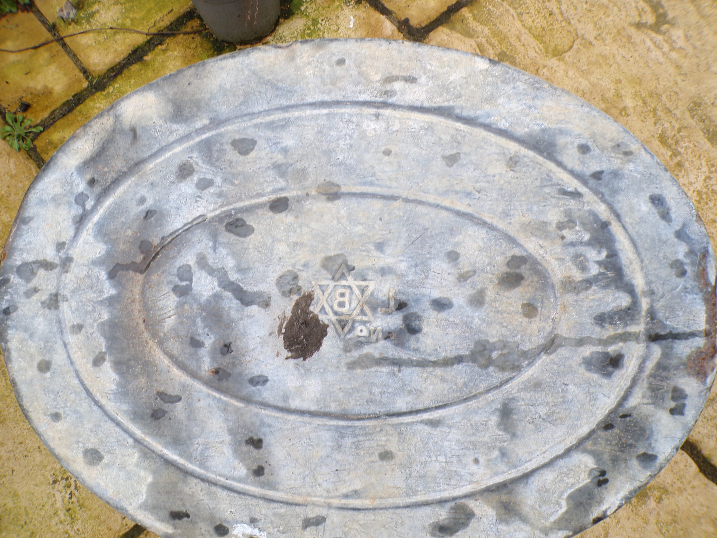 Early twentieth C galvanised tin twin handled bath tubs