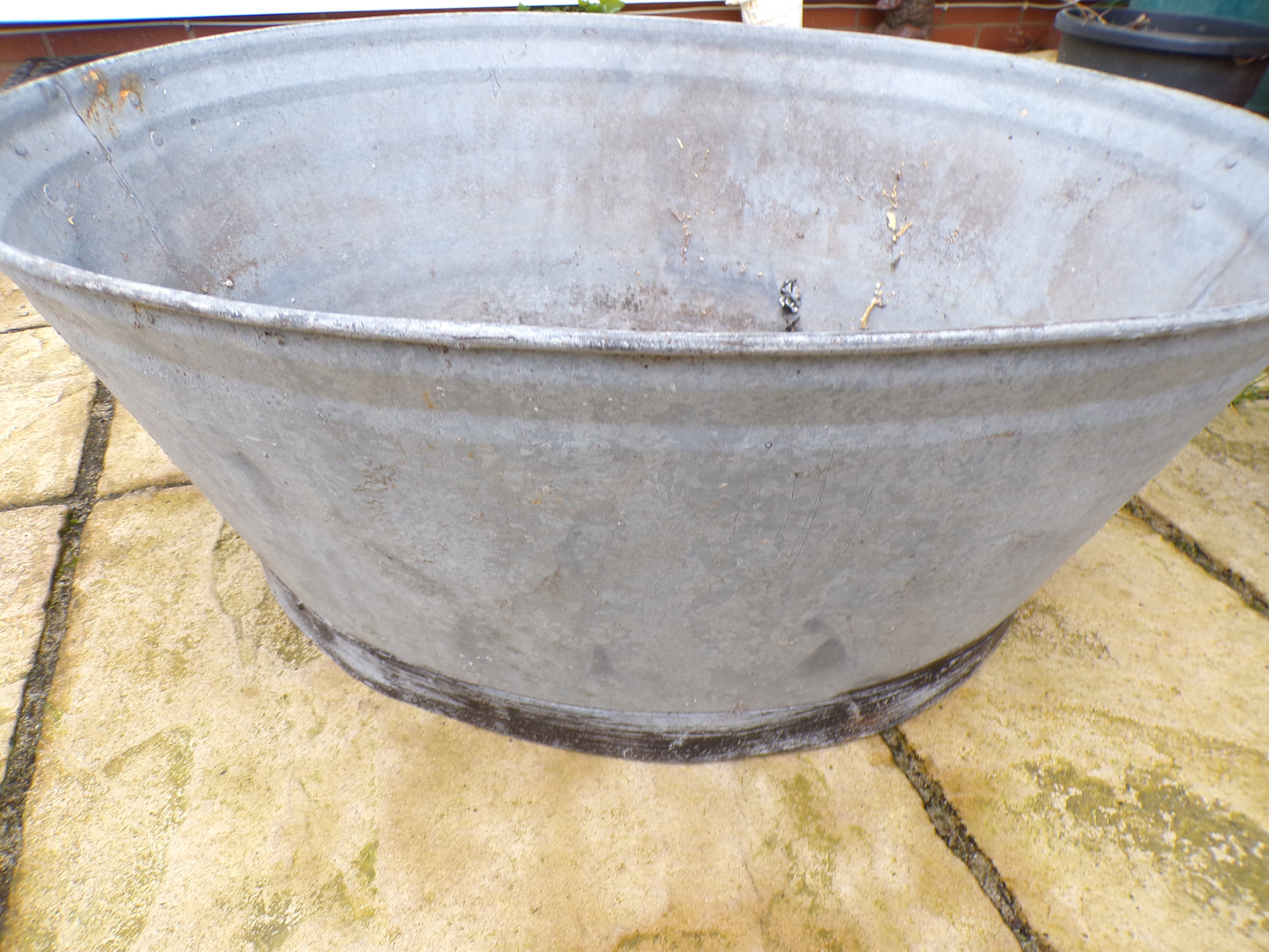 Early twentieth C galvanised tin twin handled bath tubs