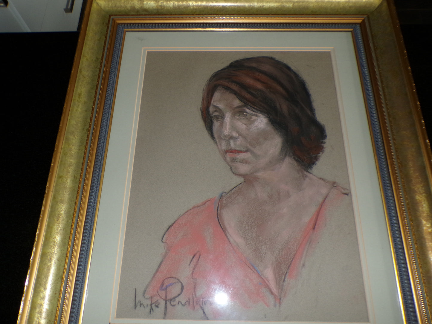 Gilt framed pastel portrait of an early 20thC lady - signed