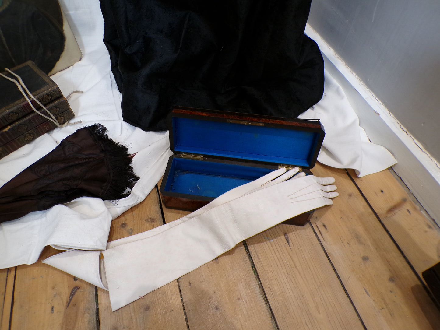 A range of Victorian ladies' dressing table items