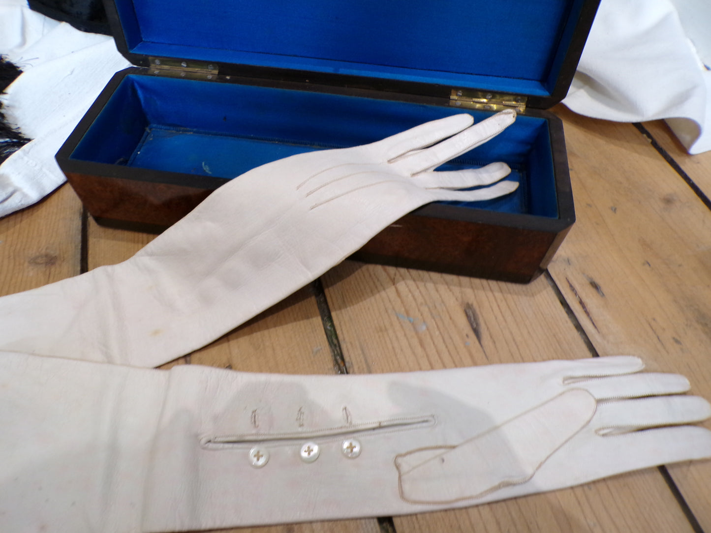 A range of Victorian ladies' dressing table items