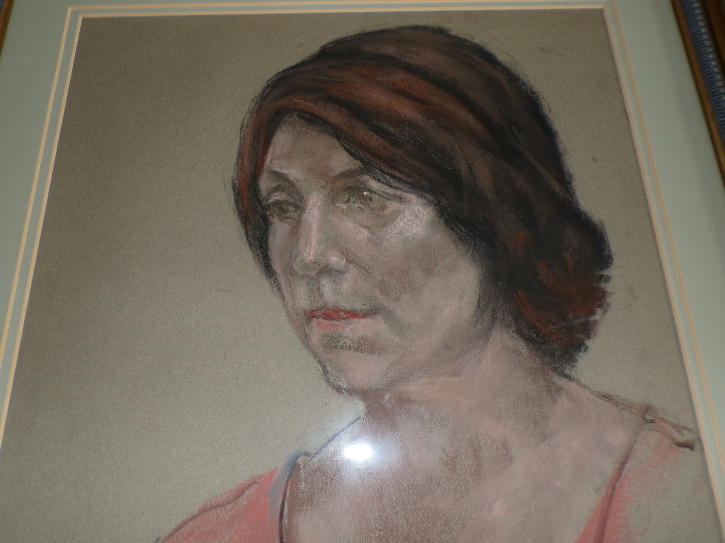 Gilt framed pastel portrait of an early 20thC lady - signed
