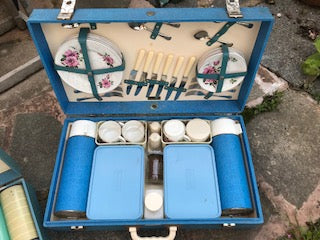 Complete Brexton Mid C picnic basket with flasks, plates and cutlery. Also, Mid C cups and saucers.